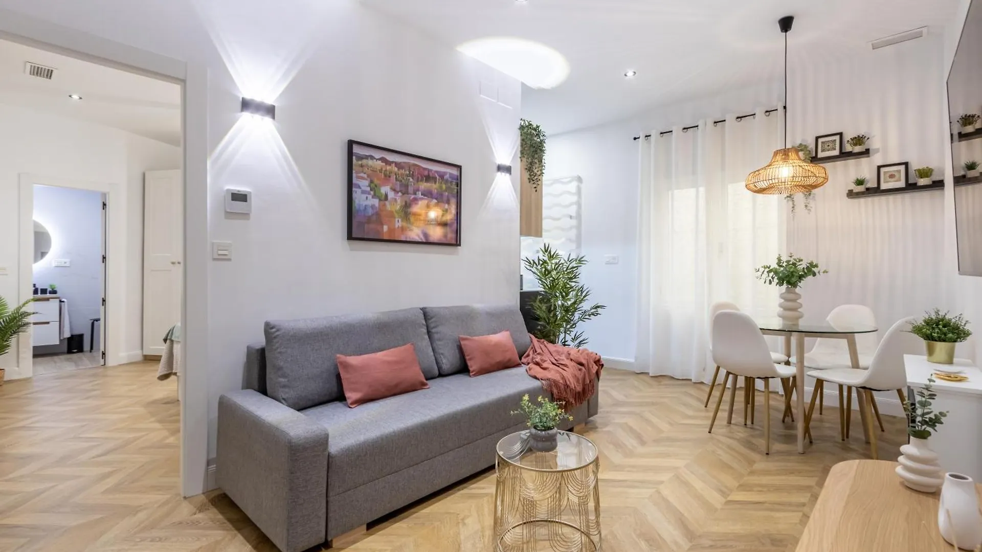 Elvira Elegant Suite Gran Via-Catedral contacts